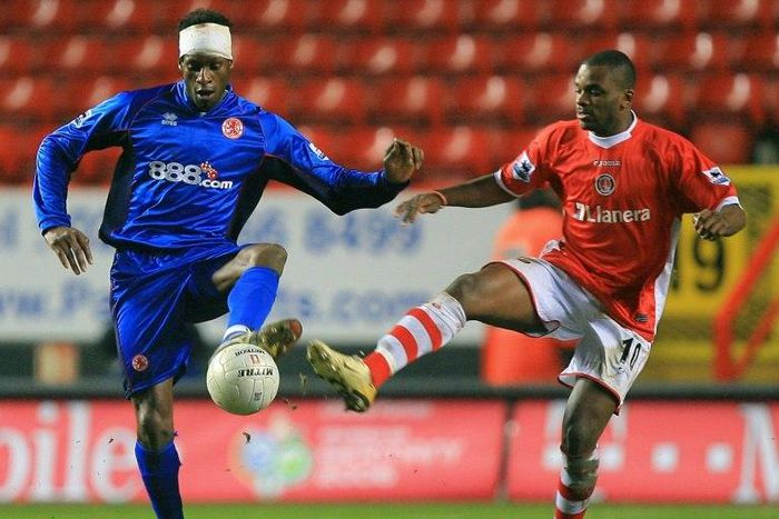 Ugo Ehiogu (L) of Middlesbrough vies with Darren Bent of Charlton during their FA Cup quarter final match in southeast London 23 March 2006