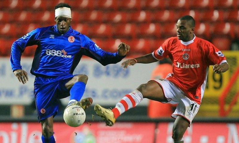 Ugo Ehiogu (L) of Middlesbrough vies with Darren Bent of Charlton during their FA Cup quarter final match in southeast London 23 March 2006