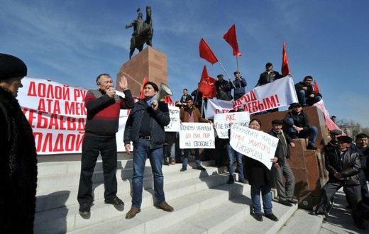 Supporters of detained opposition politician Omurbek Tekebayev, who leads the nominally socialist Ata-Meken party, take part in a rally on February 27, 2017 in the Kyrgyzstan's capital Bishkek