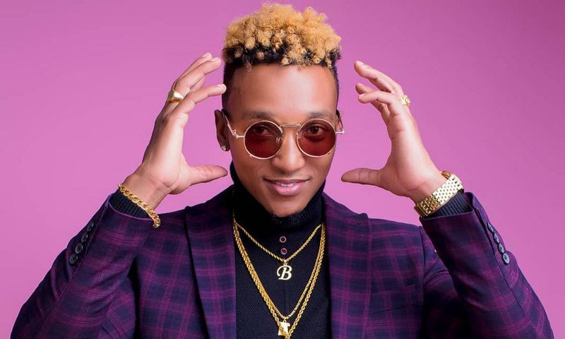 Singer Brown Mauzo