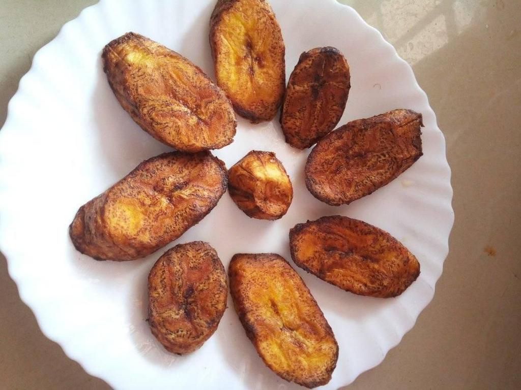 Deep fried plantains(Facebook - Let's cook Kenyan meals)