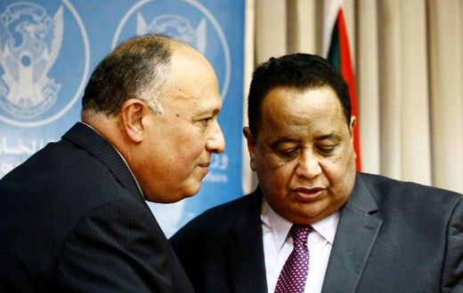 Sudanese Foreign Minister Ibrahim Ghandour (R) speaks with his Egyptian counterpart Sameh Shokry following a joint press conference in Khartoum on April 20, 2017