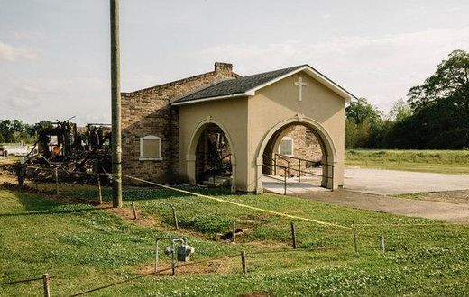 Suspect arrested in fires at black churches in Louisiana