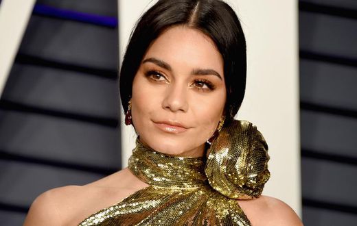 Vanessa Hudgens Posts No Makeup Instagram Selfie