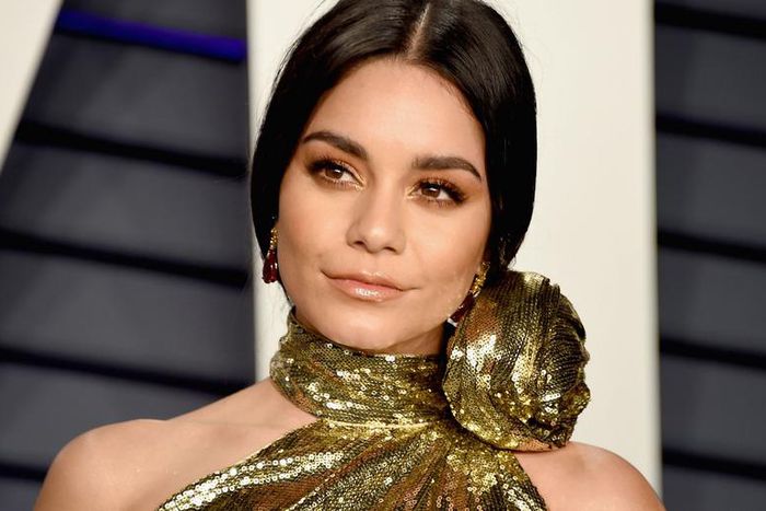 Vanessa Hudgens Posts No Makeup Instagram Selfie
