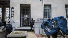 On Campaign Trail, Mueller Report Barely Comes Up