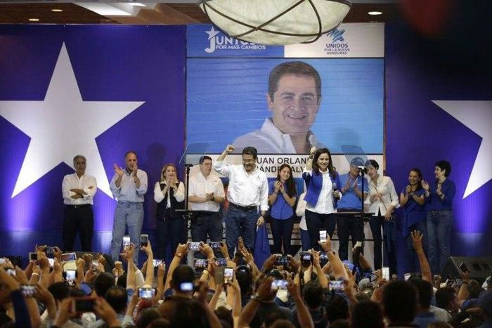 Honduran President Juan Orlando Hernandez (C) declares himself winner in the primary elections of the National party, in Tegucigalpa, on March 12, 2017 Documentos siguientes . AFP Forum Mis notificaciones Usted no tiene notificaciones . Bienvenido/a . ...