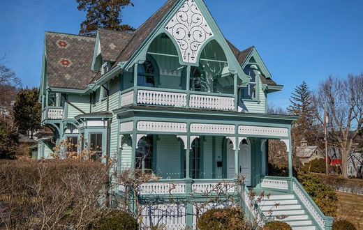A creative suburb thrives on the hudson's left bank