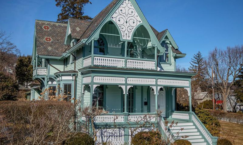 A creative suburb thrives on the hudson's left bank