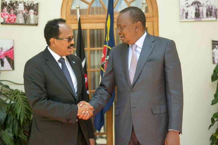 President Uhuru Kenyatta with Somali President Mohamed Farmaajo‏ during a past meeting in Nairobi (Twitter)