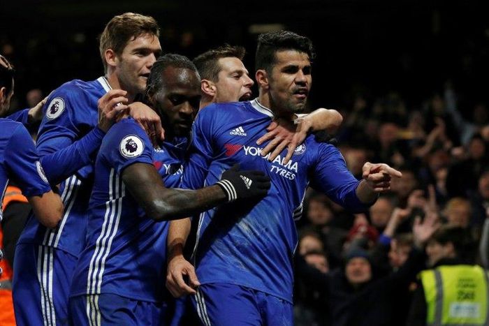 Chelsea's striker Diego Costa (R) gestures as he celebrates with teammates after scoring the opening goal of the English Premier League football match between Chelsea and Hull City at Stamford Bridge in London on January 22, 2017