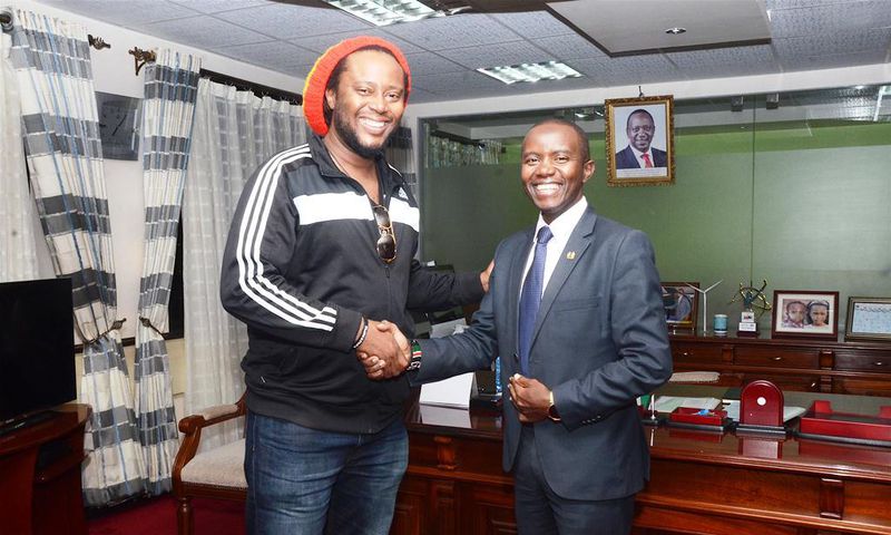 ICT Cabinet Secretary Joe Mucheru (right) with Jamaican Reggae star Duane Stephenson who paid him a courtesy call at his Teleposta Towers office, Nairobi.