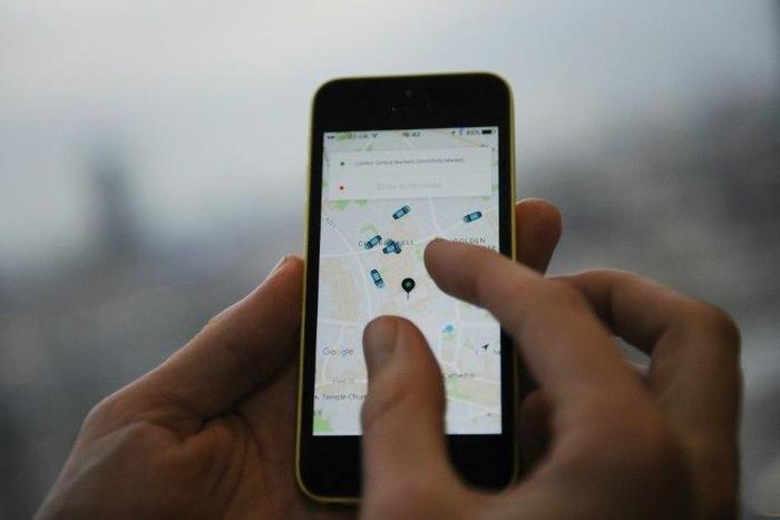 A notice placed in a high-circulation newspaper by the Bangladesh Road Transport Authority told drivers not to work through the popular Uber phone app