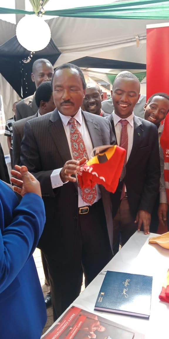 Wiper party leader Kalonzo Musyoka holds up a Jubilee party t-shirt during the People's Democratic Festival (Twitter)