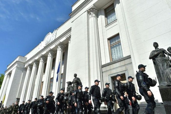 Police officers on duty outside Ukraine's parliament in Kiev on May 18, 2017