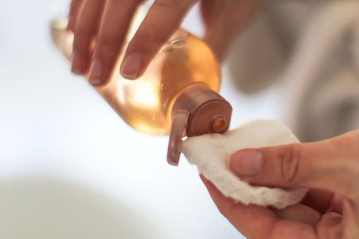 How Do You Use Face Toner, Exactly?