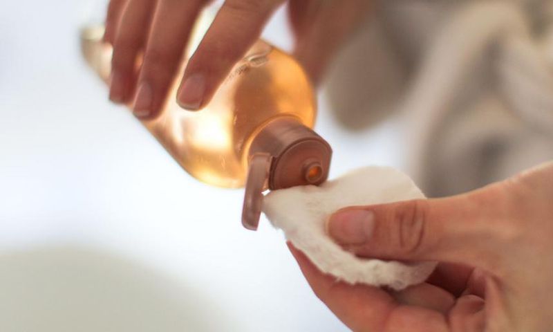 How Do You Use Face Toner, Exactly?