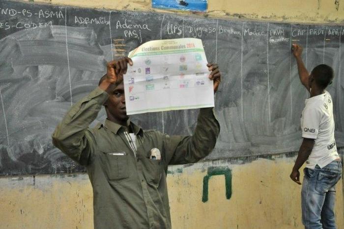 Officials count ballots at a polling station in Bamako on November 20, 2016