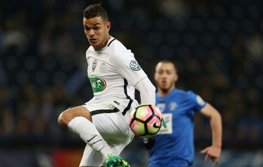 Paris Saint-Germain's forward Hatem Ben Arfa controls the ball during the French Cup football match between Avranches and Paris Saint-Germain at Michel D'Ornano Stadium in Caen on April 5, 2017
