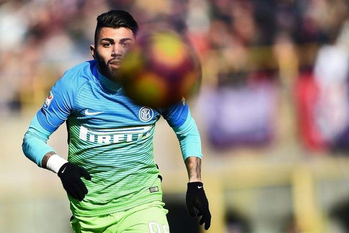 Inter Milan's Brazilian forward Gabriel Barbosa Almeida eyes the ball during the italian Serie A football match between Bologna and Inter-Milan at the Dall'Ara Stadium in Bologna on February 19, 2017.