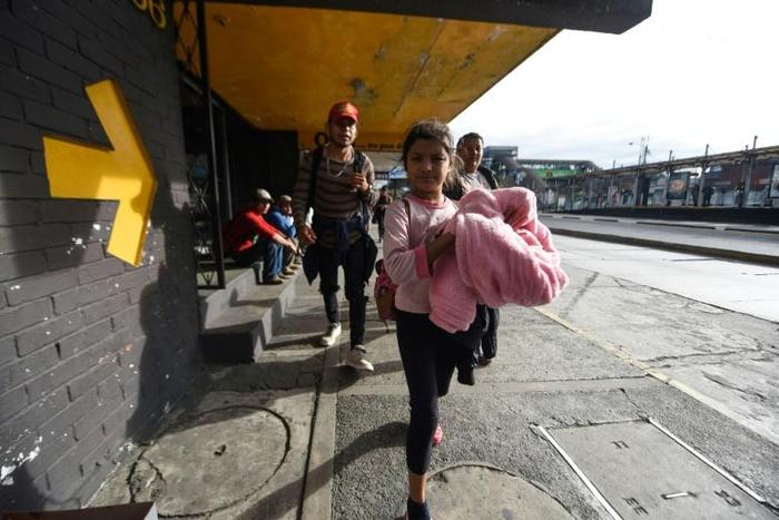 Honduran migrants heading to the United States with a second caravan leave Guatemala City, on January 17, 2019