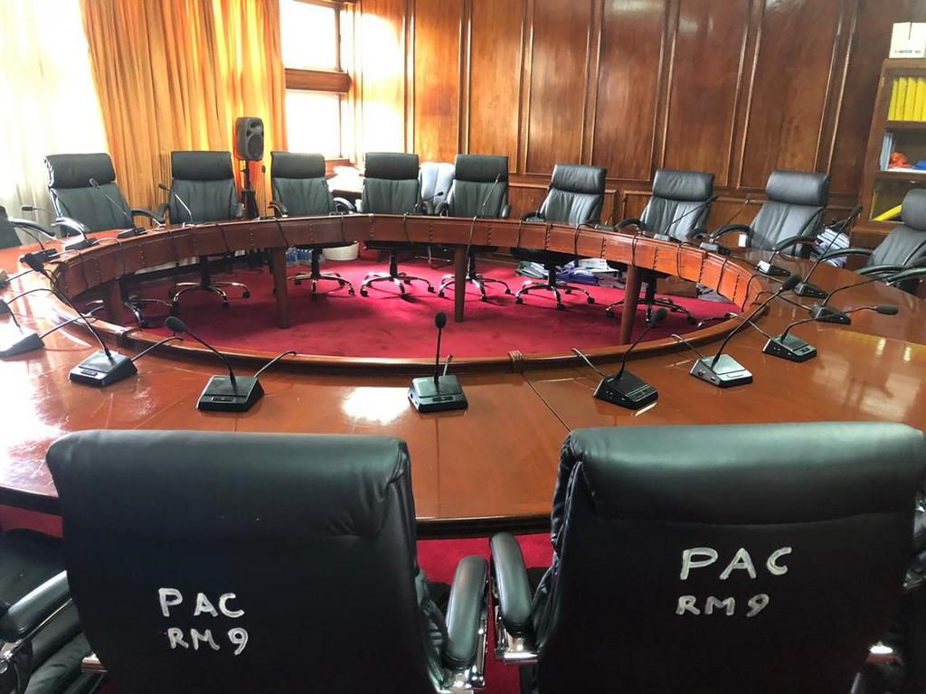 Empty seats when DPP Haji arrived for his appointment with MPs (Twitter)
