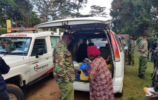 Kenyan woman serves tea to the police in the wake of the Riverside terror attack (Photo courtesy)