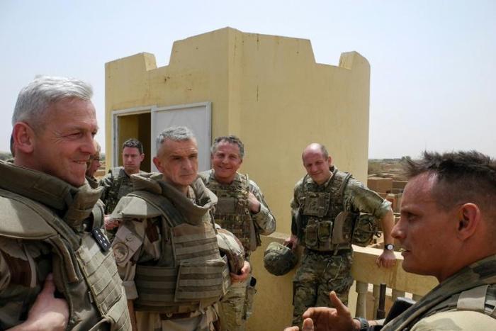 General Lecointre (L) meets troops in Menaka. French and British chiefs of staff are in Mali to highlight their shared fight against jihadism in the country