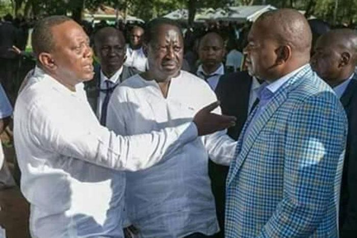 Richard Echesa (right) with ODM leader Raila Odinga and President Uhuru Kenyatta during a past event