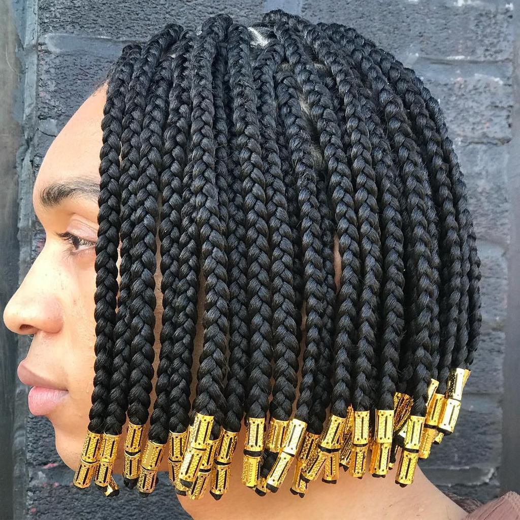 Bob braids with accessories (Instagram kinkycurlpattern)