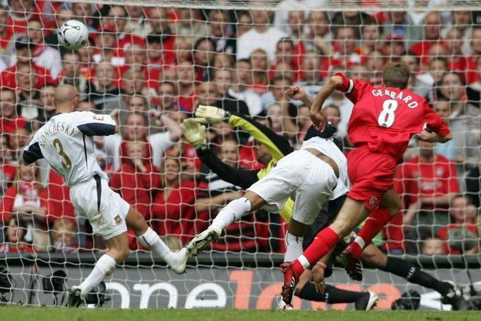 Liverpool's Steven Gerrard (R) puts the ball past West Ham goalkeeper Shaka Hislop to score during the FA Cup final at the Millennium Stadium in Cardiff, May 13, 2006