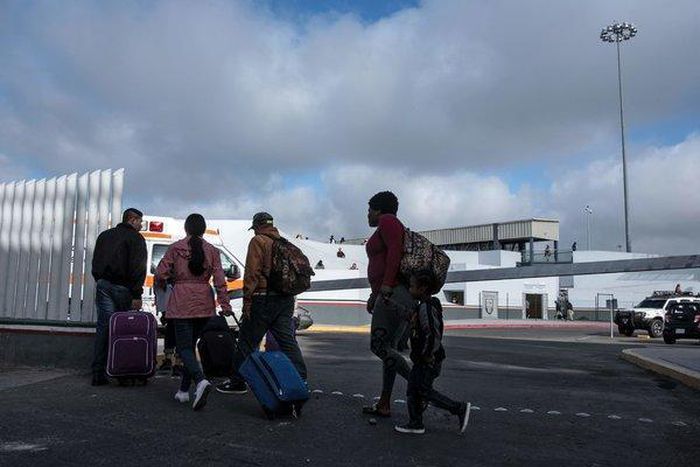 In new effort to deter migrants, Barr withholds bail to asylum-seekers