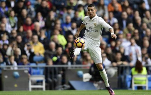 Forward Cristiano Ronaldo will extend his contract with Real Madrid to 2021