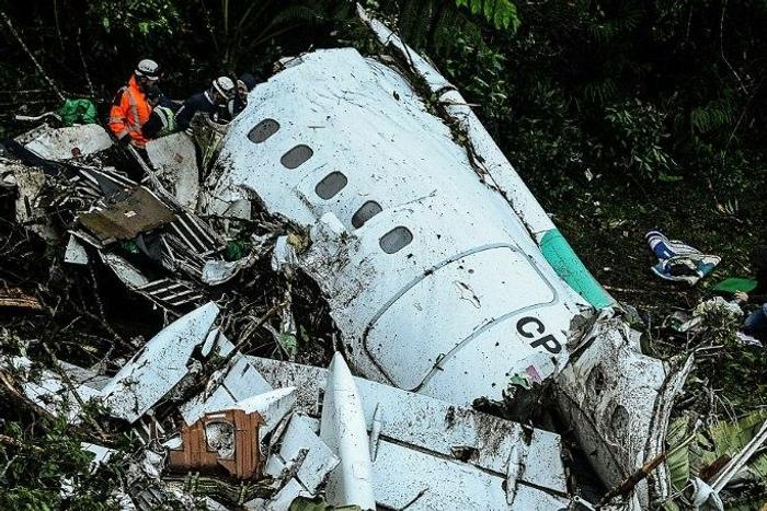 Rescuers work on recovering the bodies of victims of the LAMIA airlines charter that crashed in the mountains of Cerro Gordo, Colombia, on November 29, 2016