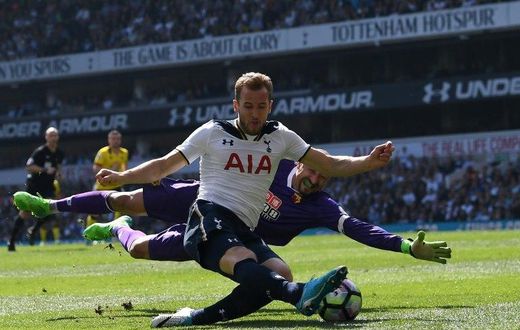 Tottenham Hotspur's Harry Kane shoots past Watford's goalkeeper Heurelho Gomes but fails to score during their English Premier League match, at White Hart Lane in London, on April 8, 2017