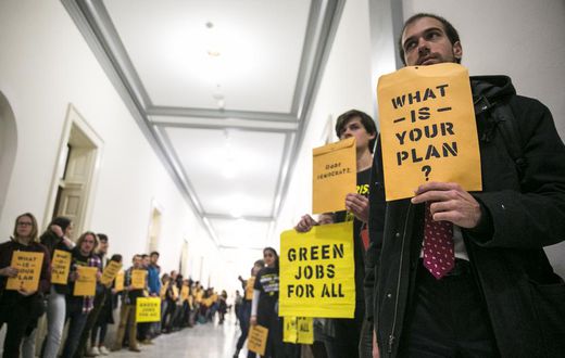 Democrats Seek Young Voters, and the Memes That Move Them
