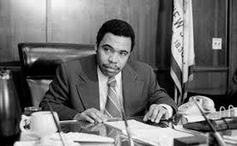 Kenneth Gibson, Newark mayor who broke race barrier in Northeast, dies at 86