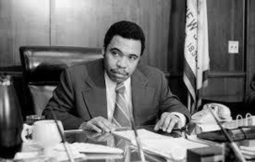 Kenneth Gibson, Newark mayor who broke race barrier in Northeast, dies at 86