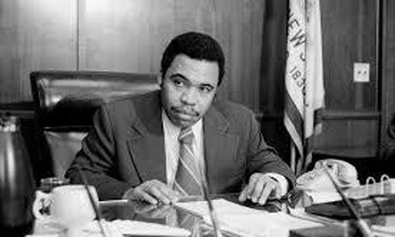 Kenneth Gibson, Newark mayor who broke race barrier in Northeast, dies at 86