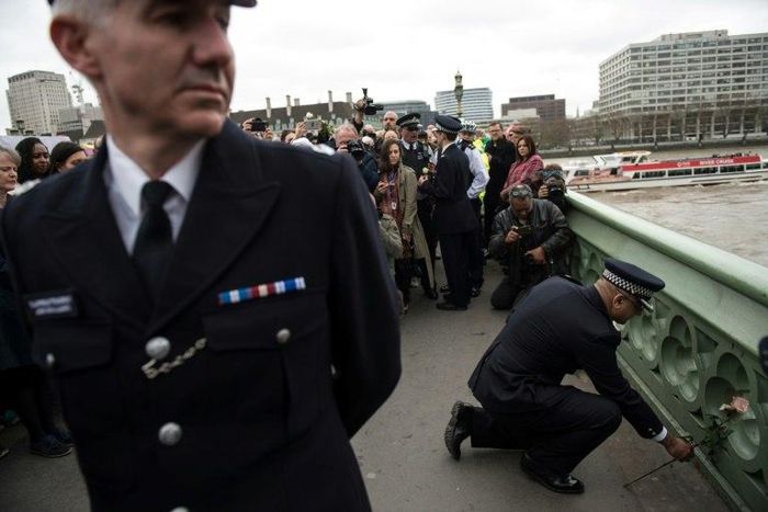 Hundreds of people paid tribute to the four people killed in an attack outside the British parliament in London a week ago