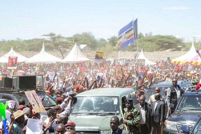 ___6712242___https:______static.pulse.com.gh___webservice___escenic___binary___6712242___2017___5___21___12___uhuru+waving