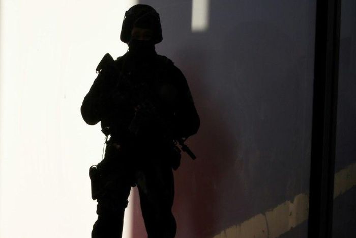 An ambush by motorcycle-mounted gunmen occurred on a police checkpoint