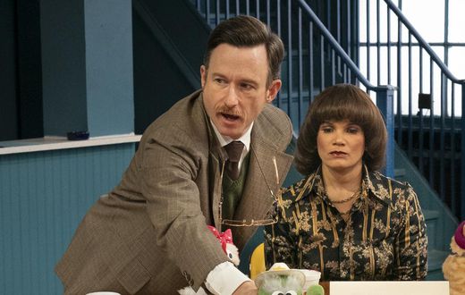 Review: Puppets and Power in a Marvelous 'Mrs. Murray's Menagerie'