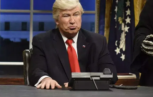 On 'SNL', baldwin mocks Trump's emergency declaration