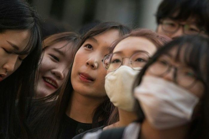 Young people played a key role in removing President Park Geun-Hye from office, and a survey by Gallup Korea shows an astonishing 93 percent say they will "definitely vote" in Tuesday's poll to replace her