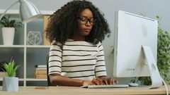 Woman working(Shutterstock)