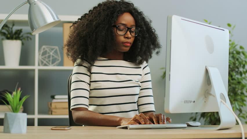 Woman working(Shutterstock)