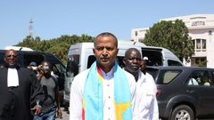 Opposition figure Moise Katumbi (C) arrives at the courthouse in Lubumbashi on May 13, 2016