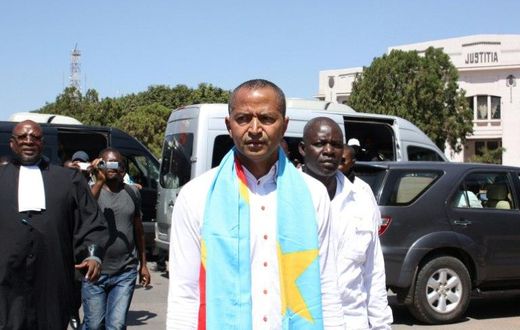 Opposition figure Moise Katumbi (C) arrives at the courthouse in Lubumbashi on May 13, 2016