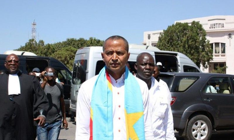 Opposition figure Moise Katumbi (C) arrives at the courthouse in Lubumbashi on May 13, 2016